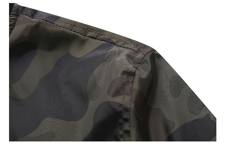 Men's Bomder Jacket in Camouflage Print